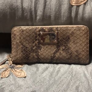 Micheal kors wallet